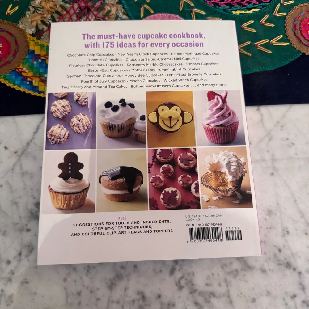 Martha Stewart cupcakes cookbook like new